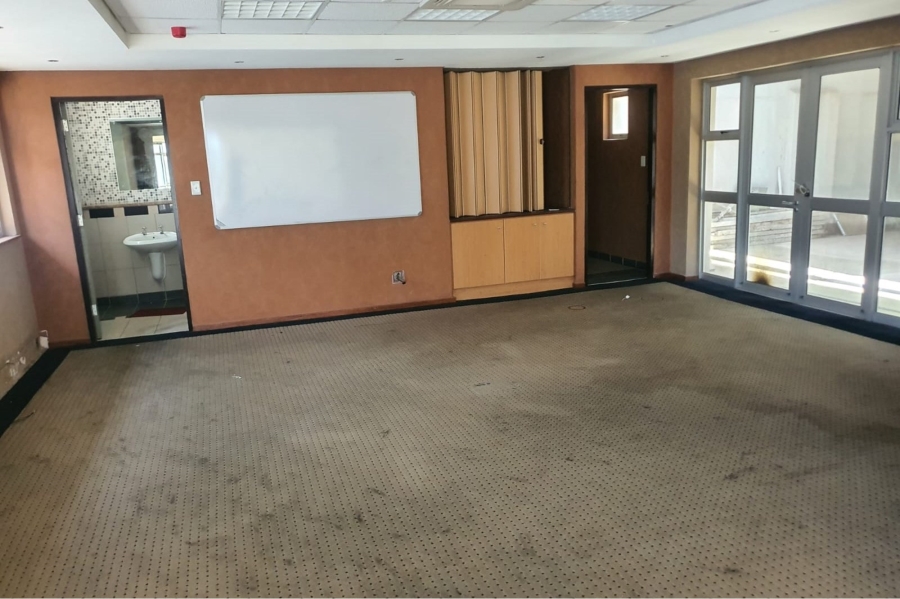 To Let commercial Property for Rent in Uitenhage Central Eastern Cape